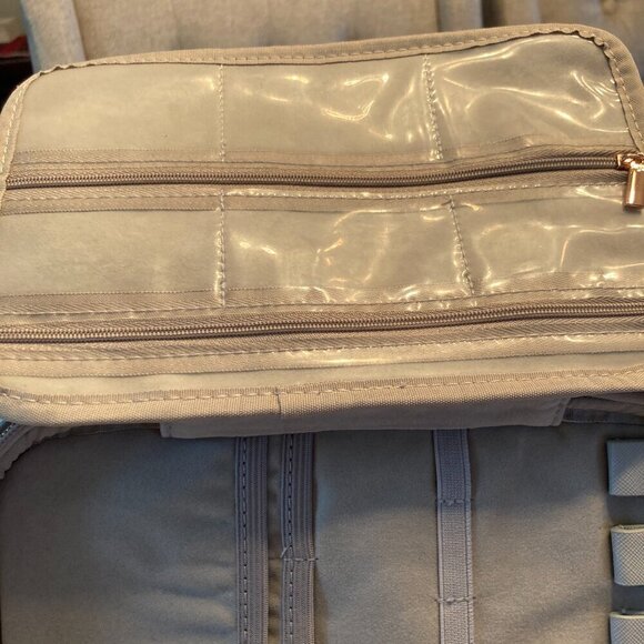 MODUS BAGS Travel Jewelry Organizer, Large Capacity Case for Tangle-Free Jewelry - Picture 5 of 7